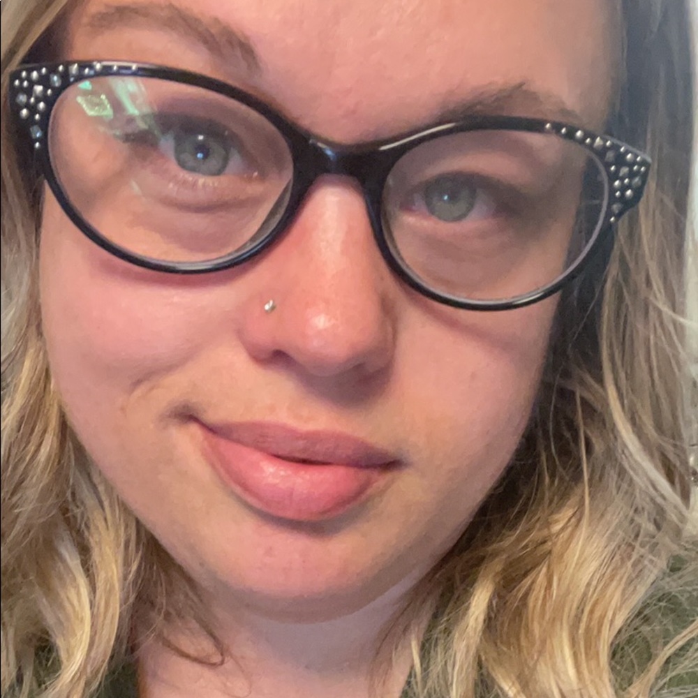 Meet your Posher, Laura